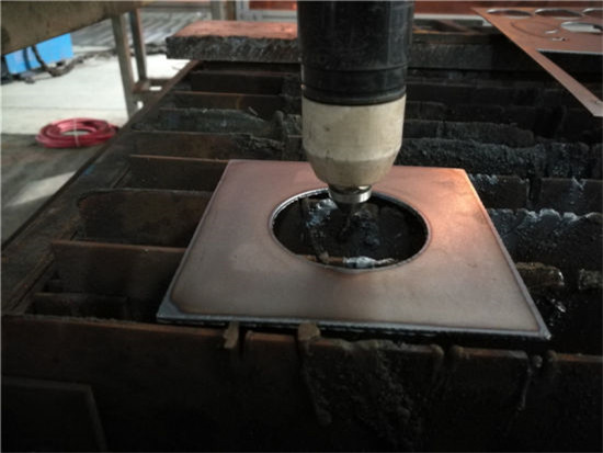 CNC gamykla tiekia plazmos ir liepsnos stalo pjaustymo mašiną metalinei plokštelei