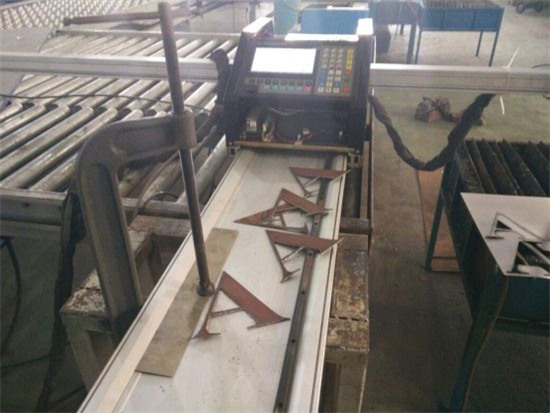 Kinijos gamintojas CNC plazmos pjaustytuvas ir liepsnos pjaustymo mašina naudojama iškirpti aliuminio nerūdijančio plieno / geležies / metalo